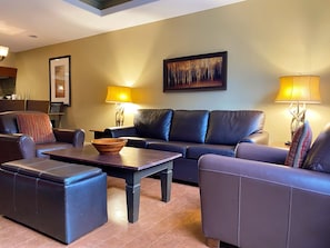 Relax in the spacious living room around the fireplace or TV.