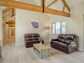 Living area | The Oak - Arnolds Hill Farm, Wingfield
