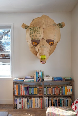 Chill out in the book nook and soak up some knowledge. It’s what BIG bear wants. Read… Or else ;).