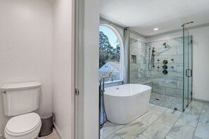 Master Bathroom w/  Luxurious Garden Tub, Shower & His/Her Vanities