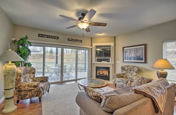 Lake Ozark Vacation Rental | 1BR | 1.5BA | Stairs Required | 1,018 Sq Ft