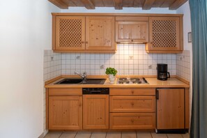 6 Ferienwohnung 85qm, Balkon, Kochnische, 2 Schlafzimmer, 1 Wohnschlafz., WLAN-Küche