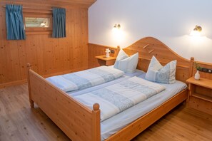 6 Ferienwohnung 85qm, Balkon, Kochnische, 2 Schlafzimmer, 1 Wohnschlafz., WLAN-Schlafzimmer 1