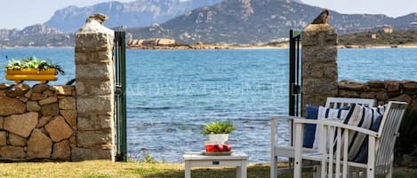 villa in affitto con giardino fronte mare Olbia