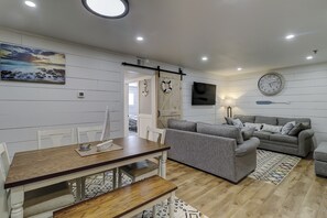 Living/Dining Area