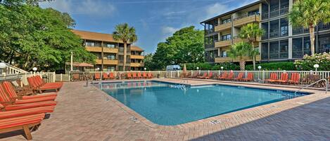 Myrtle Beach Vacation Rental | 2BR | 1.5BA | Stairs Required | 888 Sq Ft