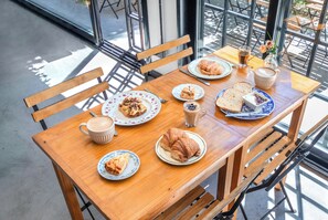 Breakfast area