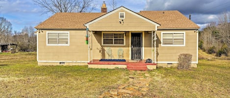 Oxford Vacation Rental | 3BR | 1BA | 3 Steps Required | 1,272 Sq Ft