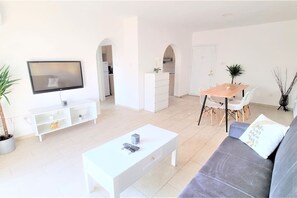 Living room &amp; Dining area