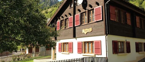 Außenseite Ferienhaus [Sommer]