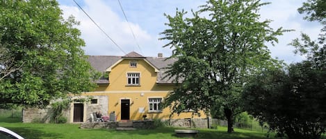 Außenseite Ferienhaus [Sommer]