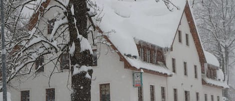 Außenseite Ferienhaus [Winter]