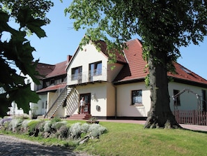 Außenseite Ferienhaus [Sommer]