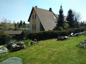 Außenseite Ferienhaus [Sommer]