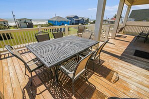 Dine Alfresco - Any meal will taste better when paired with the fresh air of Galveston.