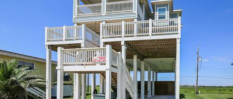 Welcome to A Salty Kiss! - From the moment you pull into the driveway, you’ll know that you’ve booked your vacation stay someplace special.