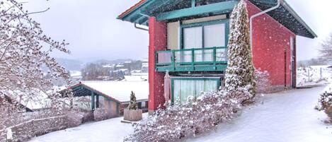 Außenseite Ferienhaus [Winter]