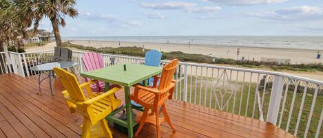 Beachfront Seashell - If you've been on the lookout for the perfect vacation rental, your search is over. Book this lovely beach house today to experience the vacation of a lifetime!