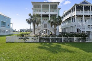 Welcome to Beachside Haven! - Once you arrive at this beautiful home, you may never want to leave!
