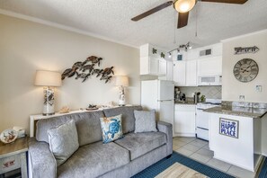 Spend quality time together - The open layout makes it easy for everyone to enjoy each other’s company, whether you’re cooking in the kitchen, surfing the web at the dining table, or stretched out with a book in the living area.