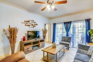 Movie Night? - With the extra TV area, there's plenty of seating to enjoy a movie night with the family.