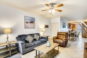 Relive your adventures in our spacious living room! - Bring the whole gang together in our spacious, modern living room. Relive the adventures of the day, or plan out tomorrow's!