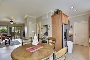 Dining & Kitchen