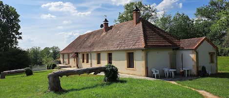 Außenseite Ferienhaus [Sommer]