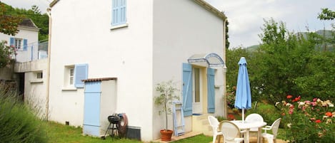 Außenseite Ferienhaus [Sommer]