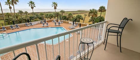 Ready. Set. Relax. - Your vacation starts the minute you step inside Galvestonian 112-Beachfront Hideaway. Enjoy!