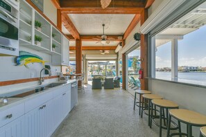 Snack or Feast? - Whatever you need to prepare for your family, you’ll find plenty of space and all the cookware and dishes you need to get the job done. Cooking in this kitchen is a pleasure.