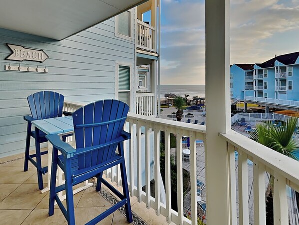 Welcome to Seascape 2206 - Shore Thing