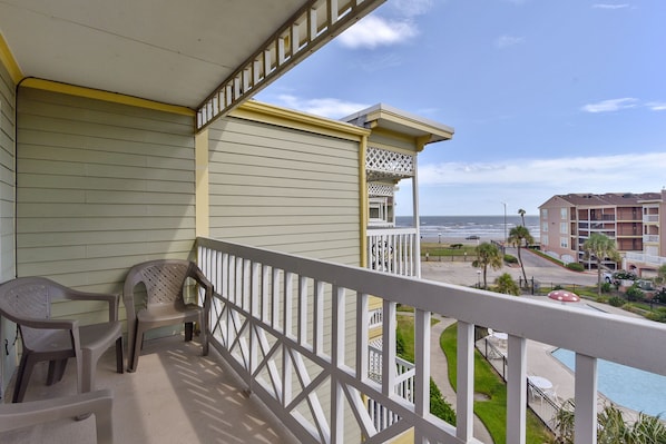 Relax and Refresh - Step out on the patio and breathe in the fresh ocean air! This is a great place to end each day with a glass of fine wine.