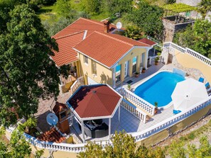 Außenseite Ferienhaus [Sommer]