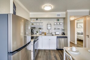 Snack or Feast? - Whatever you need to prepare for your family, you’ll find plenty of space and all the cookware and dishes you need to get the job done. Cooking in this kitchen is a pleasure.