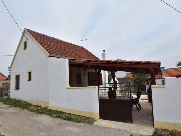 Außenseite Ferienhaus [Sommer]
