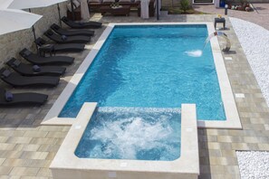 Holiday Home Swimming Pool