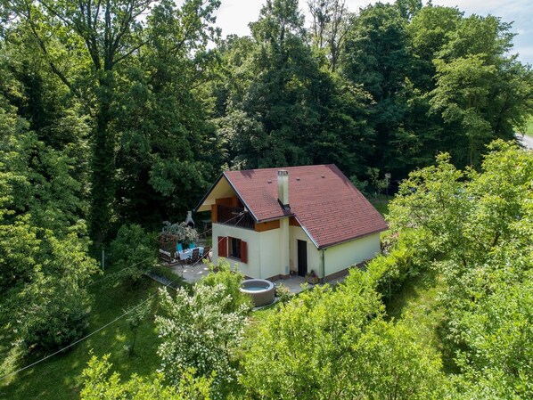 Außenseite Ferienhaus [Sommer]