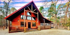 Make Arborlawn your elite log cabin oasis. Relax & Unwind. Vacation!