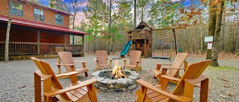 Enjoy smores and campfire stories around the firepit. Look at those skies!