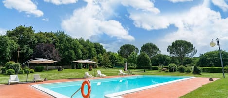 Schwimmbad des Ferienhauses