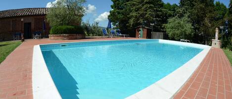 Schwimmbad des Ferienhauses