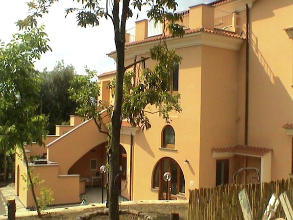Außenseite Ferienhaus [Sommer]