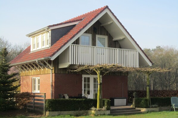 Außenseite Ferienhaus [Sommer]