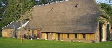 Außenseite Ferienhaus [Sommer]