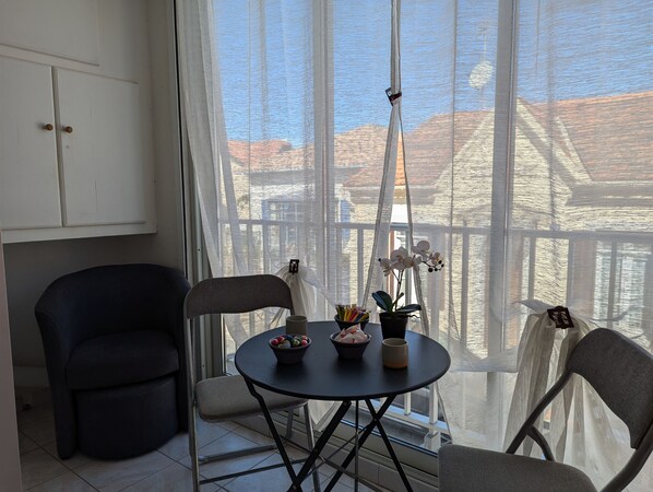 Loggia with dining area