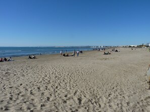 Access to the beach 200m from the apartment