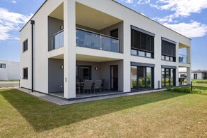 Außenseite Ferienhaus [Sommer]