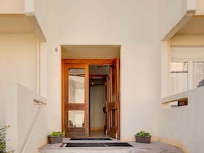 Entrance / Reception