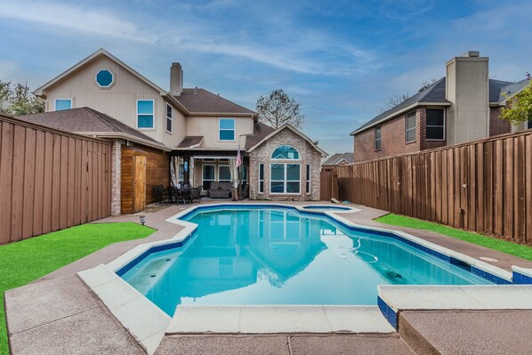 Pool, Water, Building, Swimming Pool, Jacuzzi